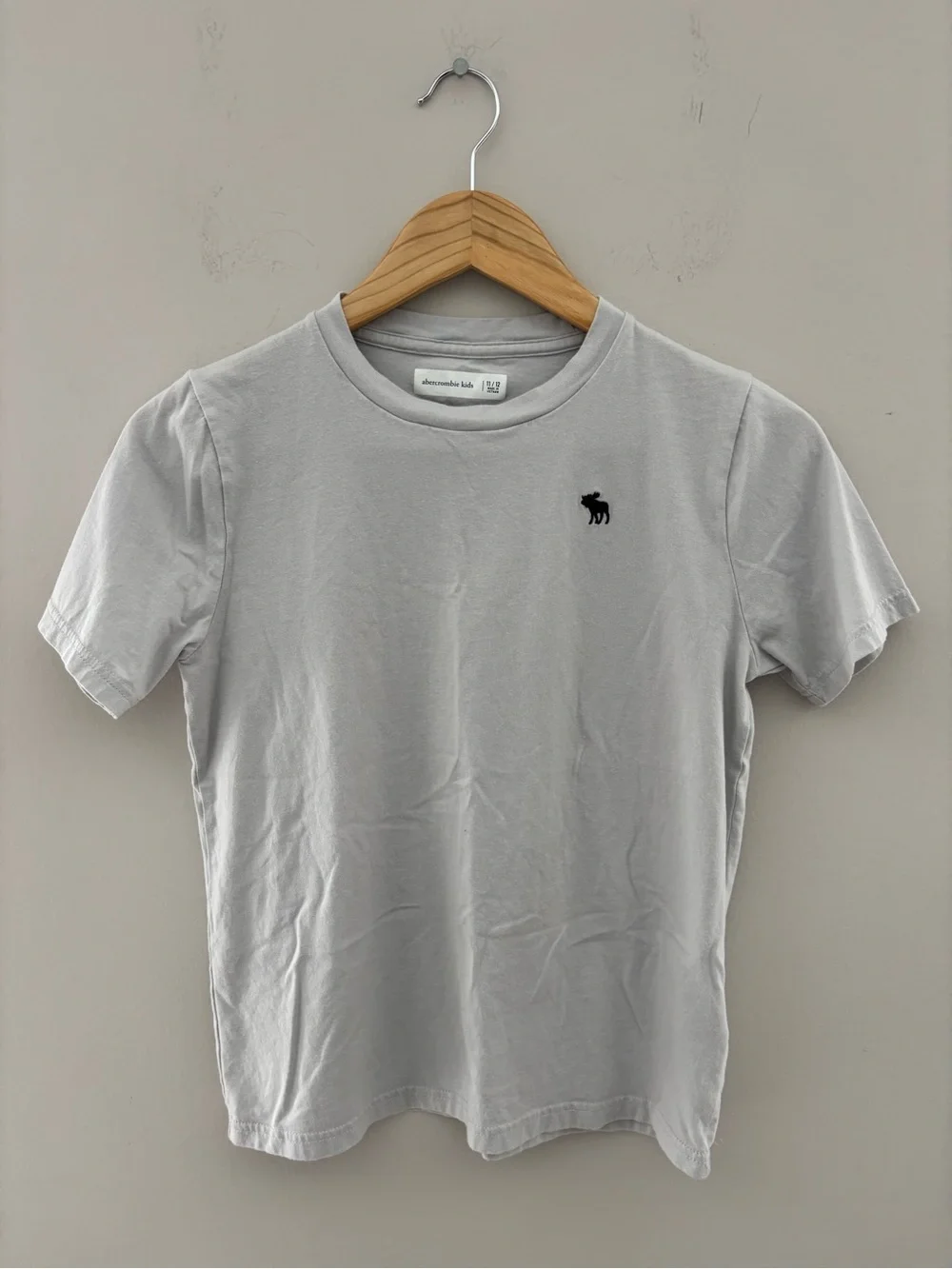 Abercrombie Kids Light Gray Logo Tee Shirt Size 11/12 Classic Crew Neck Top